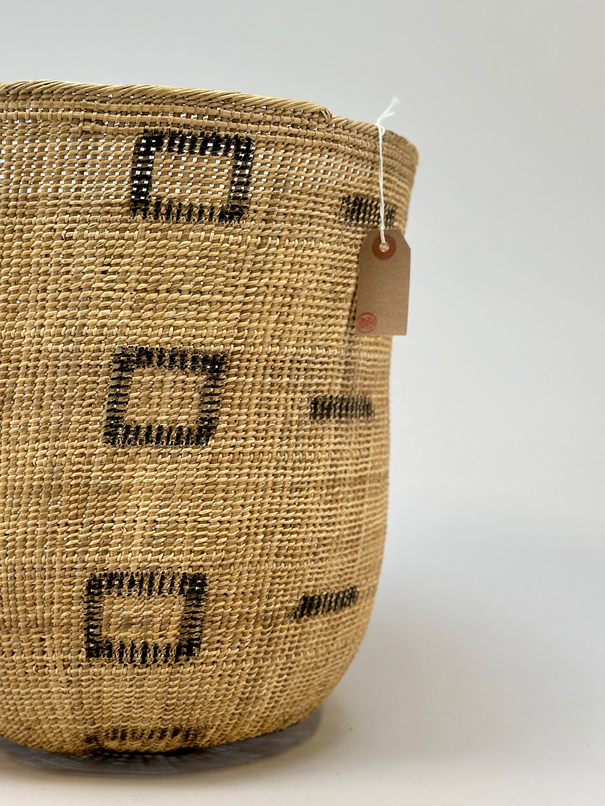 Wii Basket with Graphism by Yanomami