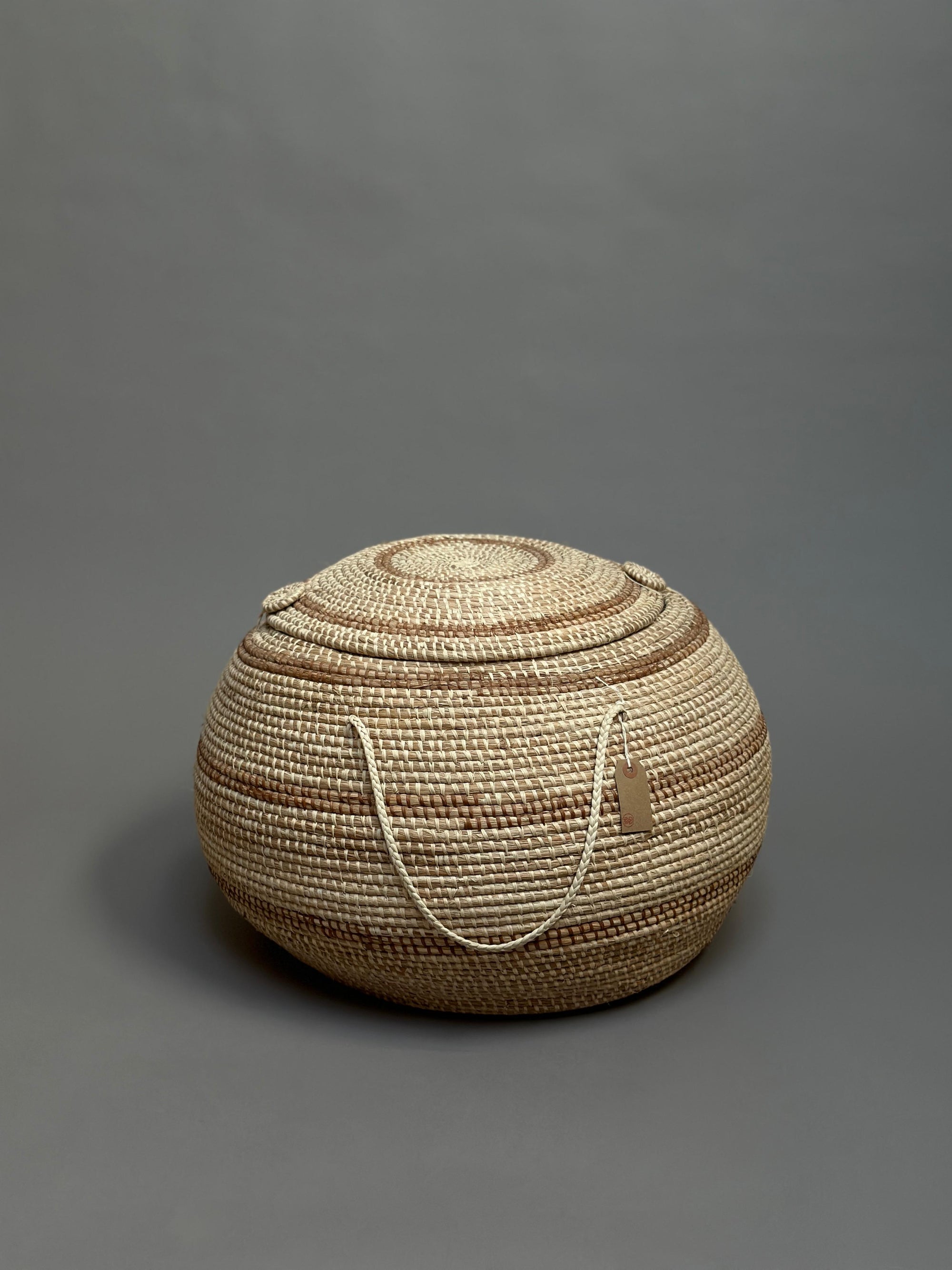 Warao Large Basket with lid