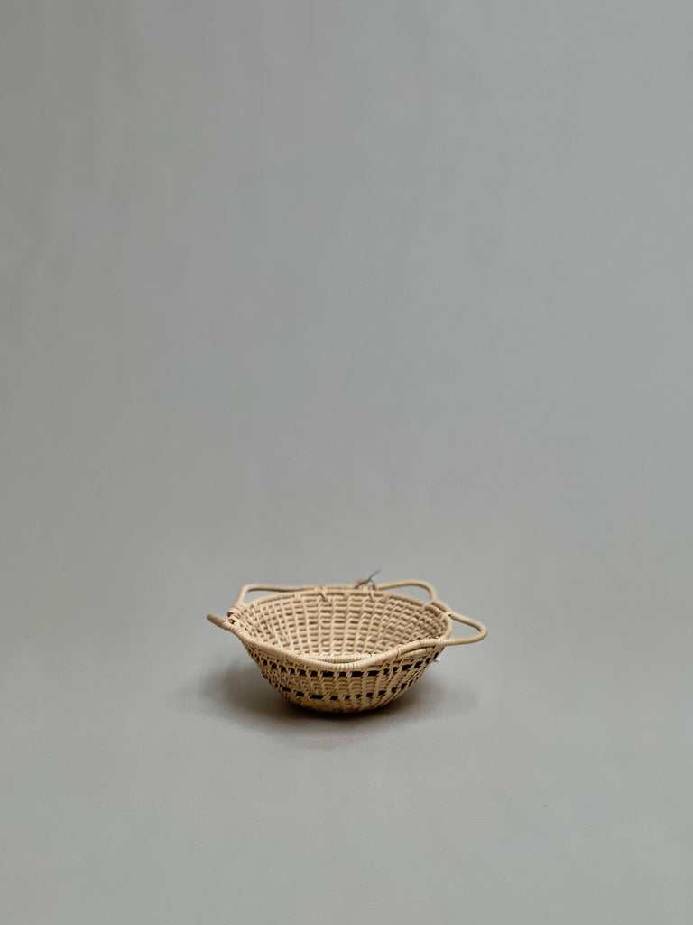 Round Titica Fruit Basket with Perisi Fungi