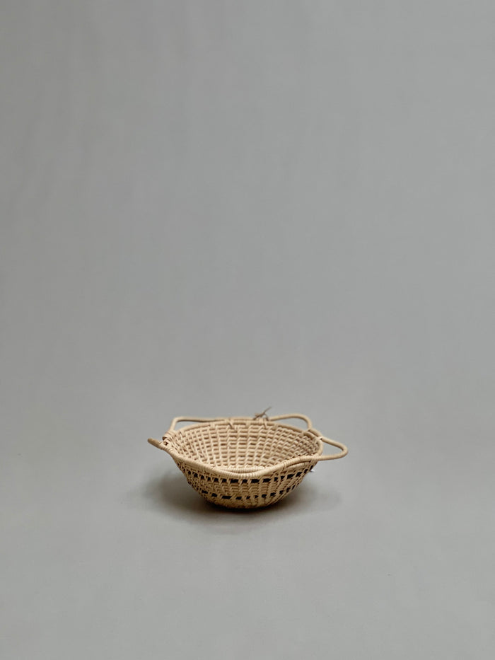 Round Titica Fruit Basket with Perisi Fungi