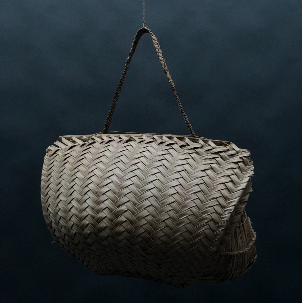 Baby-carrying basket by Xavante